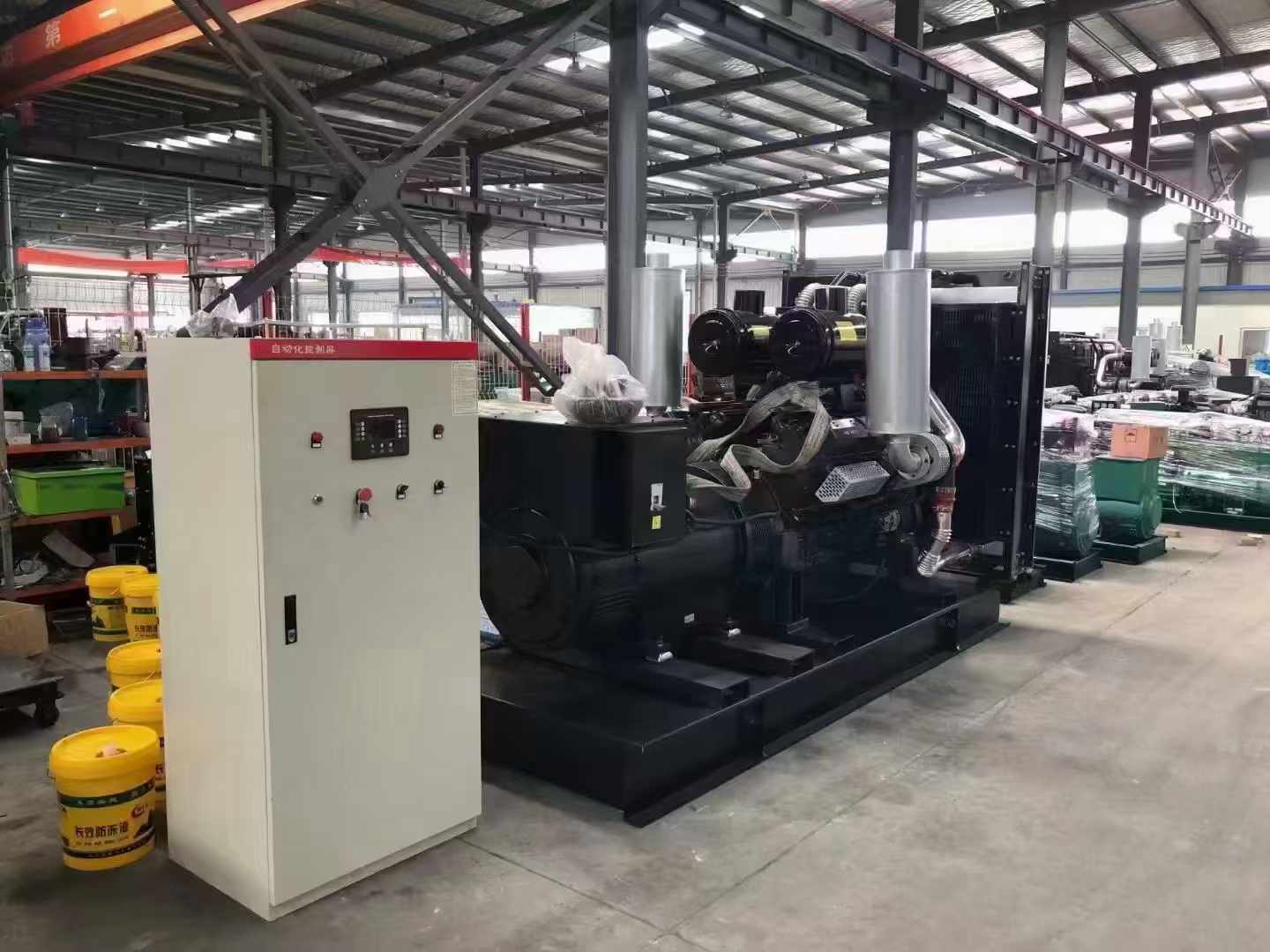 爱辉柴油发电机运行时的噪音和振动水平如何？