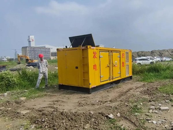 爱辉200KW柴油发电机机组每小时的油耗量受哪些因素影响？